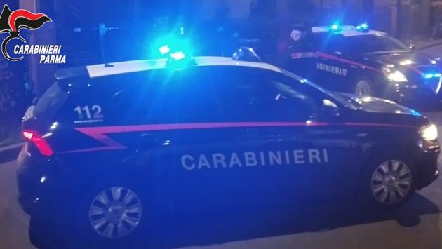 Deve scontare 1 anno e 7 mesi di reclusione: per sottrarsi all'arresto si nasconde sotto al letto. Condotto in carcere