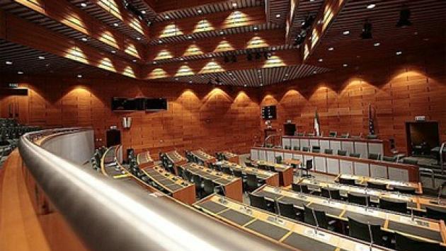 Elezioni regionali: dopo il voto, ecco le tappe fino all'insediamento del presidente de Pascale e del nuovo consiglio 