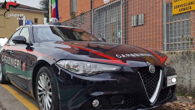 Ruba 6 bottiglie di vodka, scoperto le restituisce, ma scappa. Preso, denunciato 44enne