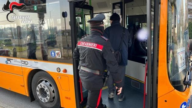 Parma: Denunciato 30enne che con destrezza si appropria del cellulare di un utente.