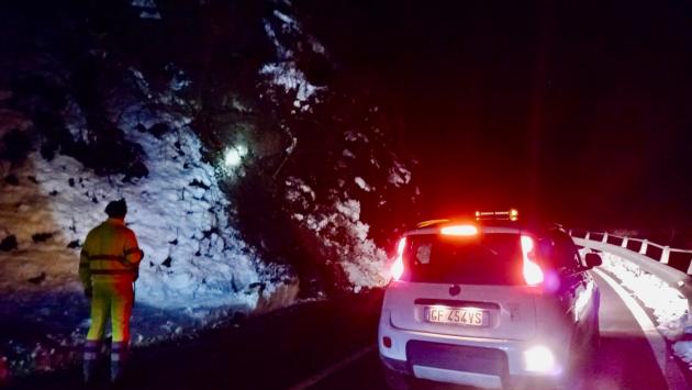  Pericolo di caduta massi., chiusa la strada Provinciale 13 di Corniglio