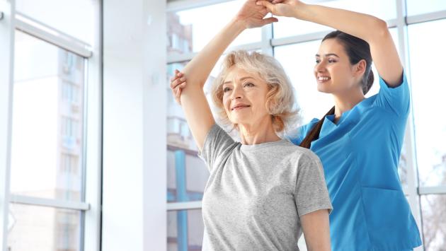 Prevenire l'osteoporosi con controlli, dieta e ginnastica 