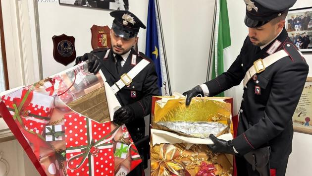 Fidenza: all’interno del centro commerciale con borse “schermate” nel tentativo di rubare capi di abbigliamento griffati.  Arrestati 4 malviventi.