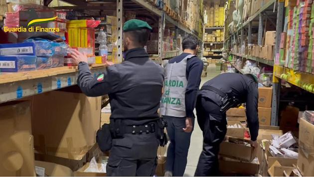Sequestrati 100mila fuochi d'artificio illecitamente detenuti