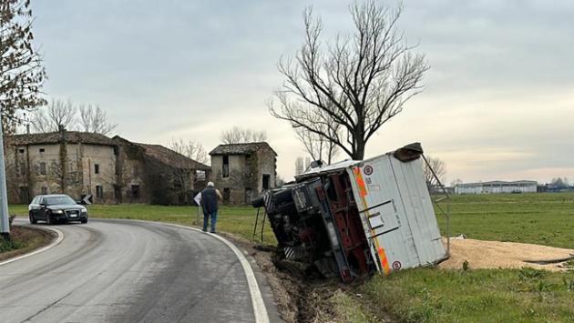 Furgone fuori strada Sambosedo