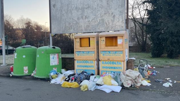 Ennesimo episodio di degrado in via Chiavari