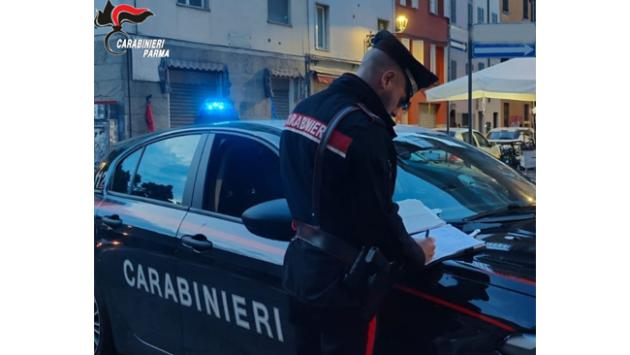 Parma: si toglie il braccialetto elettronico e va a casa della madre obbligandola a consegnargli dei soldi. Arrestato 47 italiano 