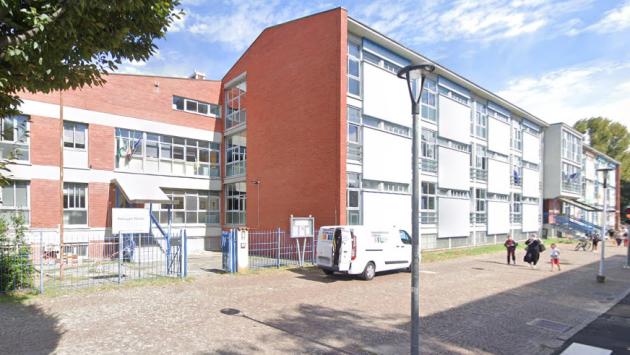 Prof picchiata da un liceale, ragazzo ritirato, la scuola: "Torni da noi"