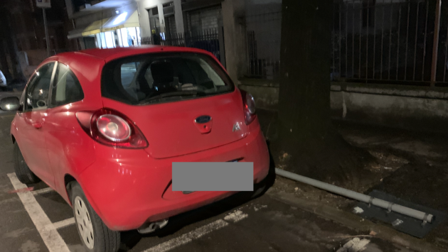 Parcheggio selvaggio in via Ruggero: "E' così da tempo, bisogna intervenire"