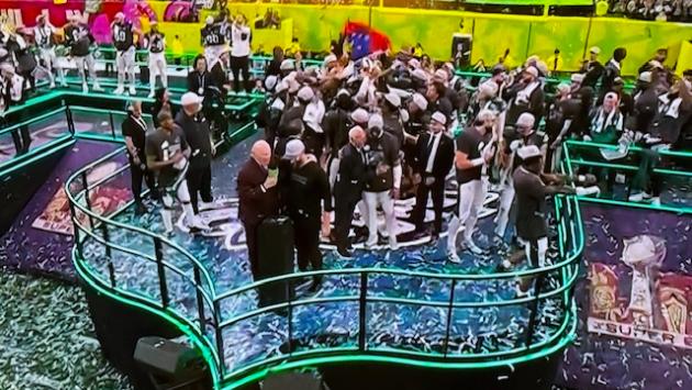 Sovvertito ogni pronostico: i Philadelphia Eagles vincono il Super Bowl. Dominati e schiantati i favoriti Kansas City di Mahomes 40-22