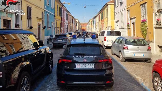 E’ stato identificato dai carabinieri il 25enne straniero specialista del furto di parti di automobili di lusso.