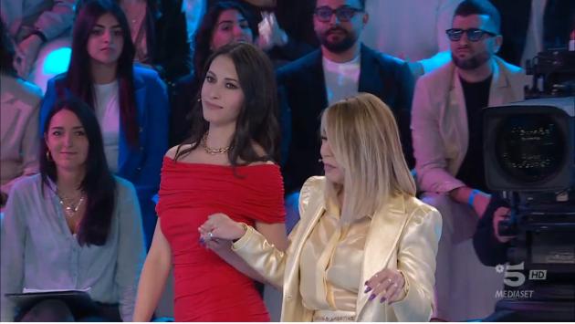 Amici, incomincia il serale. La prof parmigiana Deborah Lettieri: "Inizia l'avventura, tifate per noi"