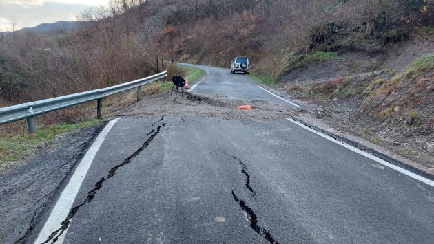 Frana sulla provinciale 84 Strada chiusa in località Bottignola