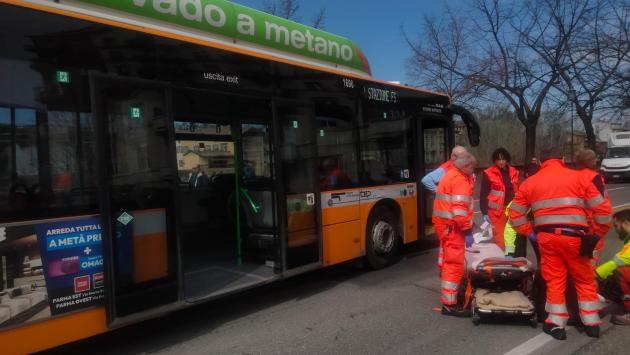 Viale Mariotti, persona investita da un autobus