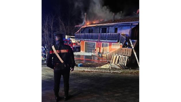 Casa in fiamme a Costa di Borio