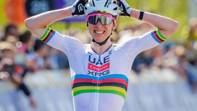 Il campione del mondo Pogacar vince il giro delle Fiandre 