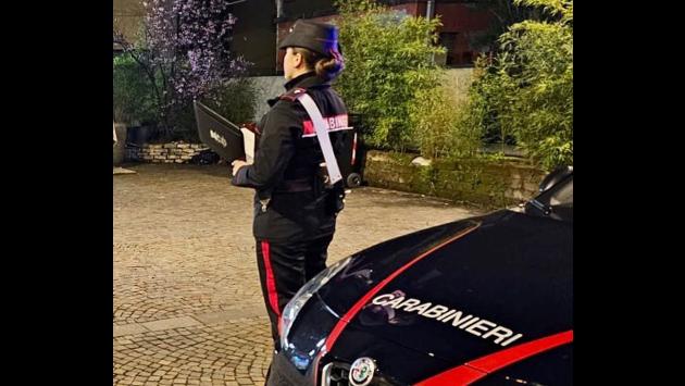 Vessazioni e violenze alla madre: 19enne denunciato con divieto di avvicinamento e braccialetto elettronico