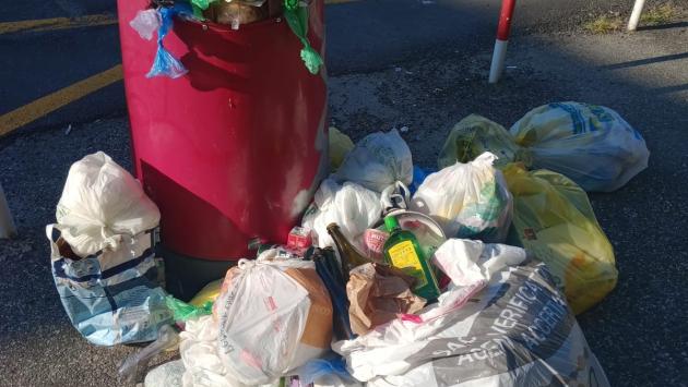 Rifiuti mai ritirati in via Doberdò