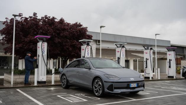 Hyundai, tutto in 15'. Al volante delle elettriche coreane al top della gamma
