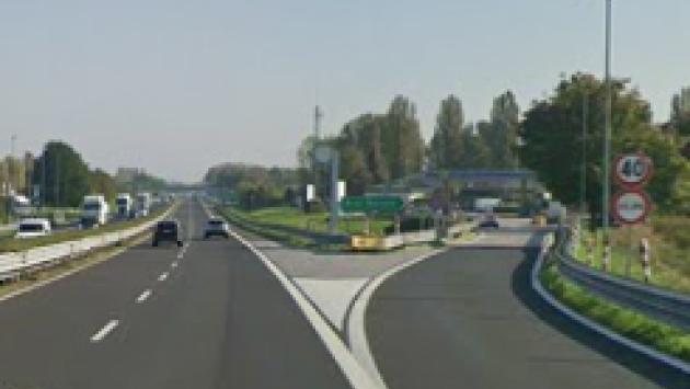 A 84 anni guida contromano in autostrada per 17 chilometri