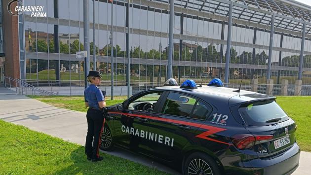 Parma: intervento dei carabinieri per atti osceni davanti al DUC. Arrestato 45enne straniero 