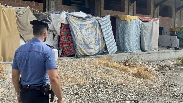 Parma: servizio straordinario per il controllo del territorio. 6 persone sanzionate e allontanate dall’ex scalo merci ferroviario, una denuncia con ritiro di patente di guida e 4 segnalazioni per uso 