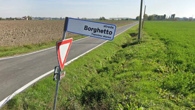 Scontro con un auto, trattore in fiamme a San Polo di Torrile