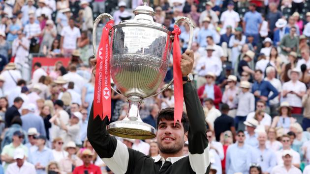 Alcaraz trionfa anche  sull'erba: è suo il Queen's. A Halle vince Bublik