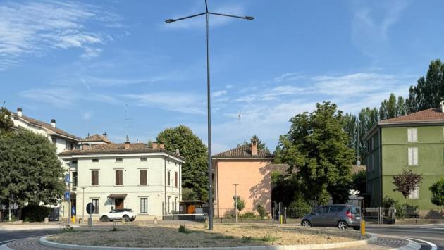 Ha riaperto la rotatoria tra via Mantova e via Parigi
