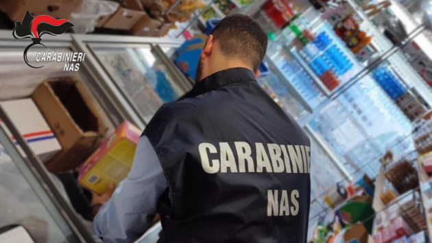 Carenze igienico sanitarie in un supermercato