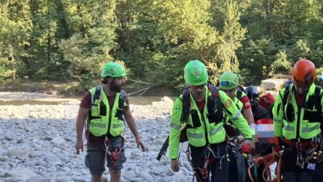 Si frattura una caviglia sul greto dell'Enza, interviene il Soccorso alpino 