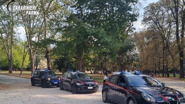 Parma: botte da orbi al parco ducale per l’apprezzamento non gradito ad una ragazza. Identificati e denunciati per rissa 4 stranieri 
