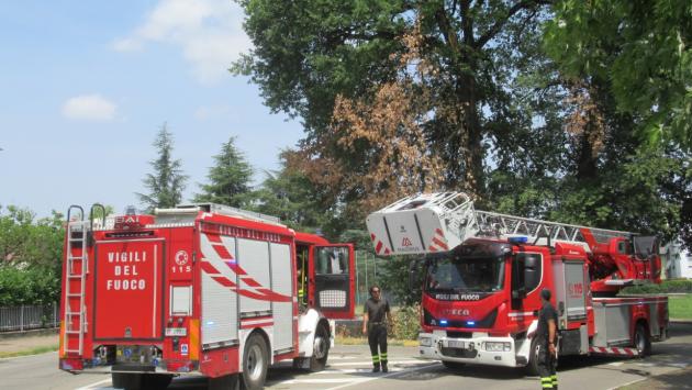 Via Ximenes, vigili del fuoco all’opera