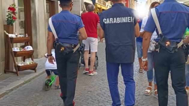 Borgo val di taro: servizio straordinario per il controllo del territorio. Sospeso temporaneamente un esercizio aperto al pubblco trovato con lavoratori in nero, 3 denunce e 3 patenti di guida ritirat