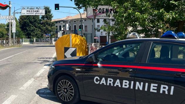 Sfonda la porta del circolo a Mezzano Inferiore e ruba casse e mixer: denunciato 29enne 