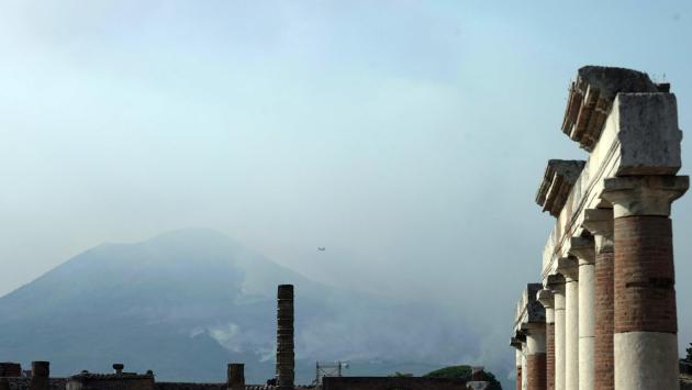 Incendio Vesuvio, Musumeci decreta mobilitazione nazionale 
