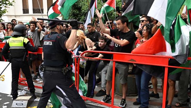 Manifestanti pro-pal alla Vuelta: non ci sarà alcun vincitore di tappa 