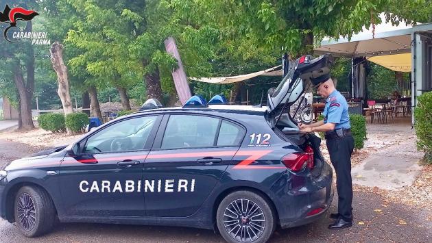 San Secondo Parmense: rissa al bar, volano sedie e tavoli e le scarpe usate come clave: identificate e denunciate dieci persone