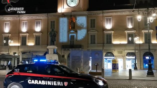 Parma: ubriaco e molesto infastidisce i passanti spaccando bottiglie in piazza Garibaldi. 36enne straniero sanzionato amministrativamente e allontanato dal centro cittadino