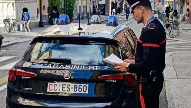 Ruba due profumi in un negozio del centro ma viene subito fermato dai carabinieri. nello zaino i militari trovano attrezzi da scasso e un notebook rubato da un ristorante dell’oltretorrente due notti 