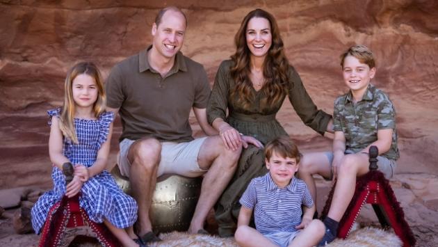 Kate, William e i figli, cartolina di Natale dalla Giordania