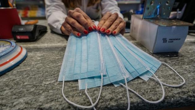 New York reintroduce l'obbligo della mascherina al chiuso
