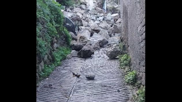 Maltempo: frana ad Ischia, giù un costone su una  strada