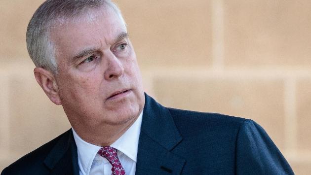 Carlo gli nega ritorno a ruolo reale, Andrea 'in lacrime e depresso'