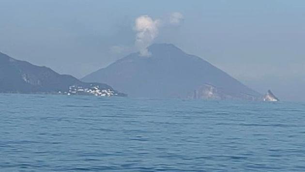 Tre forti esplosioni: paura a Stromboli