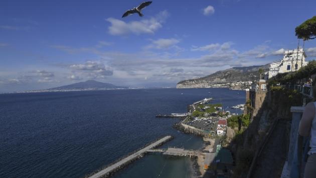 Bagni vietati a Sorrento e Taormina: l'acqua è inquinata