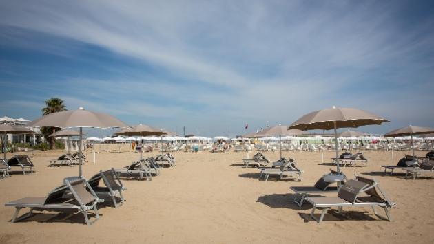 Turisti con la caparra già pagata ma le camere non ci sono: disposta la chiusura di hotel a Rimini