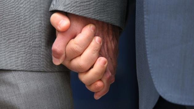 Vescovi fiamminghi, al via liturgia benedizione coppie gay