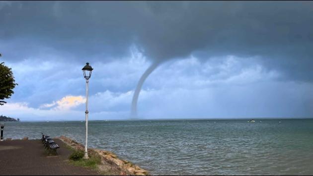 Maltempo: tromba d'aria sul Lago di Garda