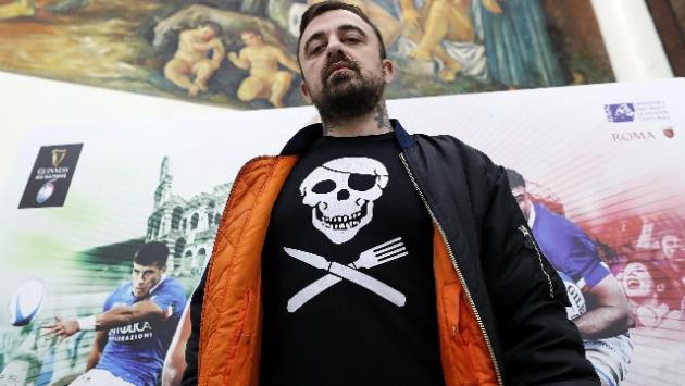 Fermato chef Rubio con una tanica di sangue animale, era diretto ad un sit-in pro Palestina